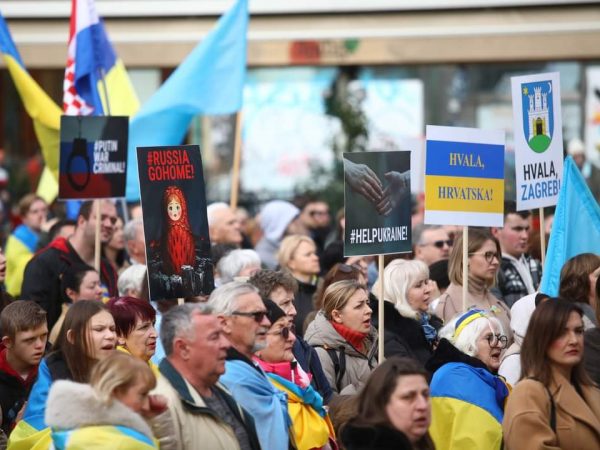 Zagreb, 240224.
Trg bana Josipa Jelacica.
Skup podrske Ukrajini na drugu godisnjicu pocetka ruske agresije na Ukrajinu.
Foto: Nera Simic / CROPIX